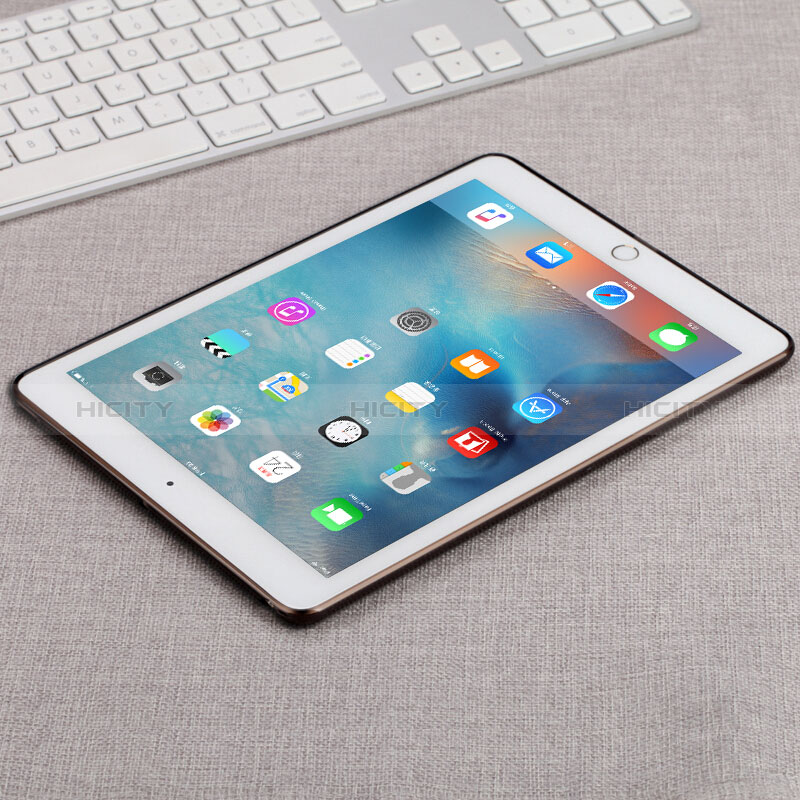 Apple New iPad 9.7 (2018)用極薄ソフトケース シリコンケース 耐衝撃 全面保護 クリア透明 カバー アップル グレー